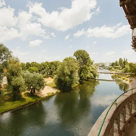 Spacious Riverviews Apartment Near Piata Unirii Oradea Extérieur photo
