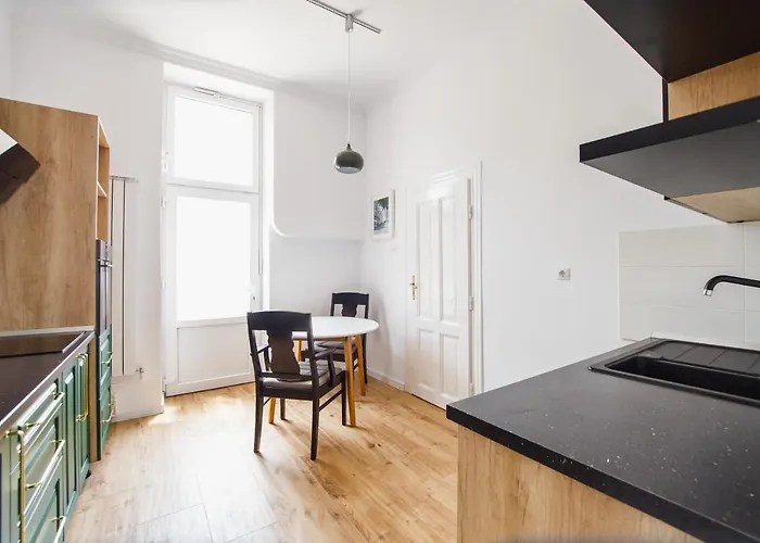 Spacious Riverviews Apartment Near Piata Unirii