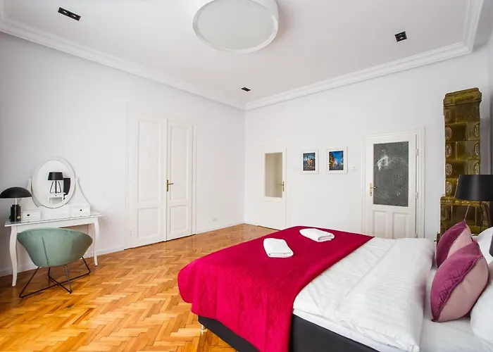 Spacious Riverviews Apartment Near Piata Unirii