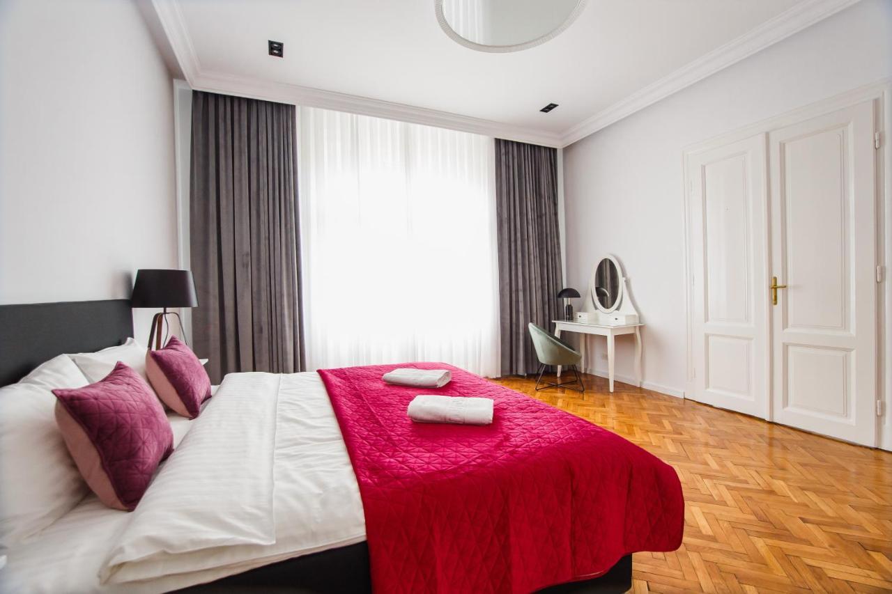 Spacious Riverviews Near Piata Unirii Oradea