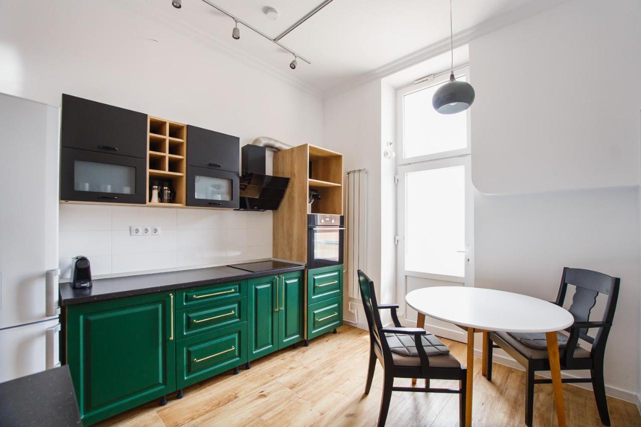 Spacious Riverviews Near Piata Unirii *