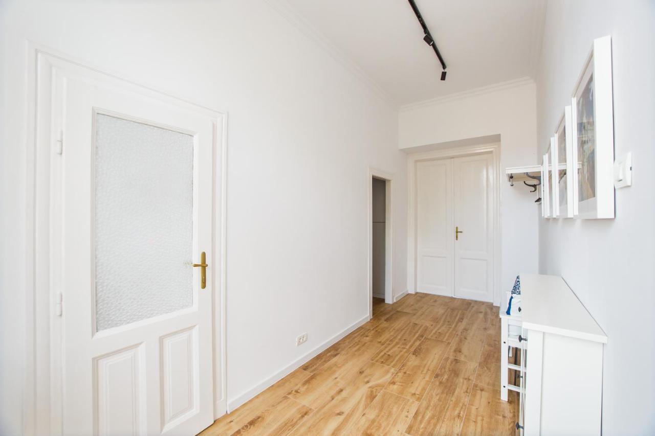 Spacious Riverviews Near Piata Unirii * Oradea